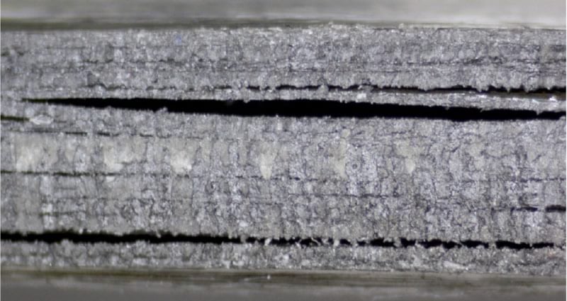 Abbildung 7-Delamination an der PEKK-Probenkante